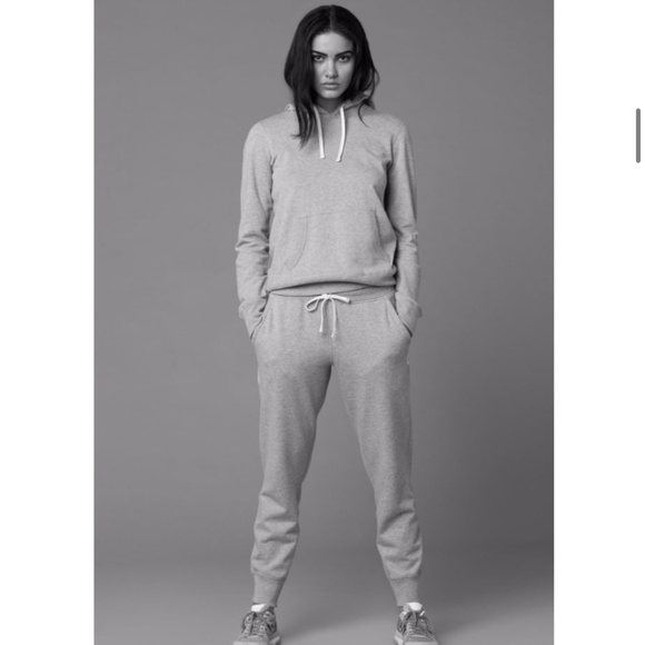 Reigning Champ Women’s Set - Picture 2 of 6